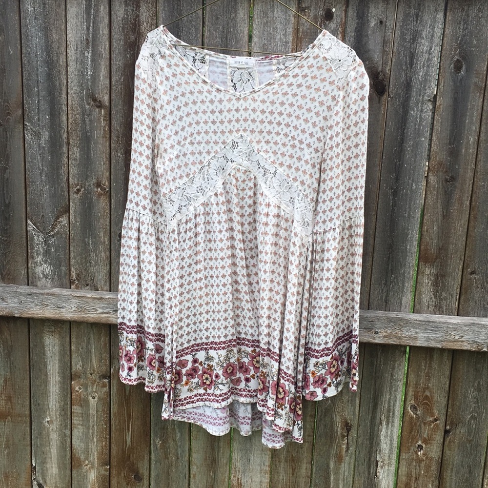 Pretty short pink and white flowery dress